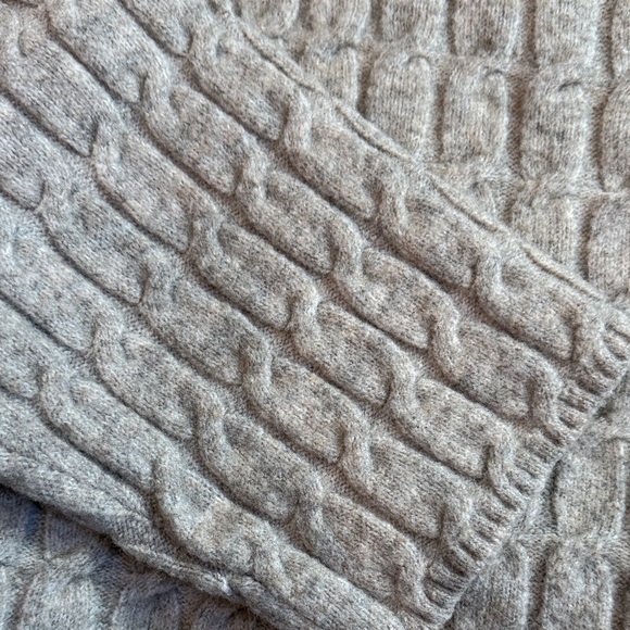 H&M Sweater - Picture 3 of 5